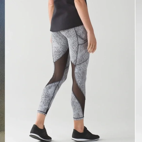 ✨Lululemon Athletica Outrun Tight Sz 4✨ - Picture 1 of 10